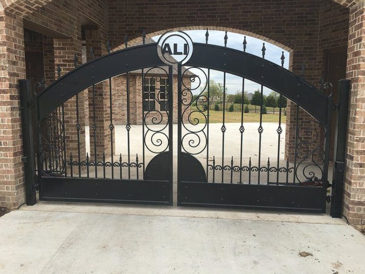 Expertly Crafted Drive Gate - Spring Creek Fence and Gate Portfolio, The Best and #1 Fence and Gate Contractor-Spring Creek Fence