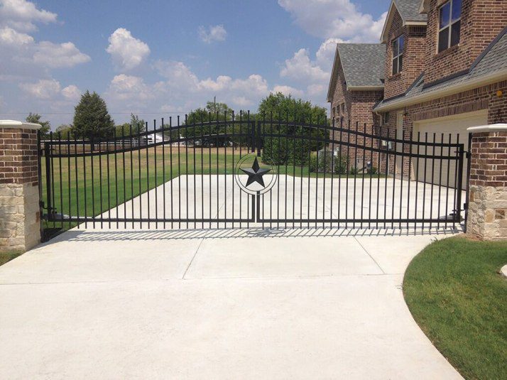 Iron Drive Gate Installation in Dallas - Spring Creek Fence & Gate, The Best and #1 Fence and Gate Contractor-Spring Creek Fence, testimonials